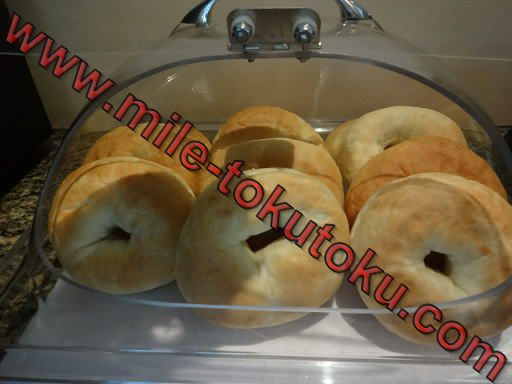 ホノルル空港 ユナイテッド航空ラウンジ ベーグル