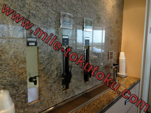 ホノルル空港 ユナイテッド航空ラウンジ コーヒー