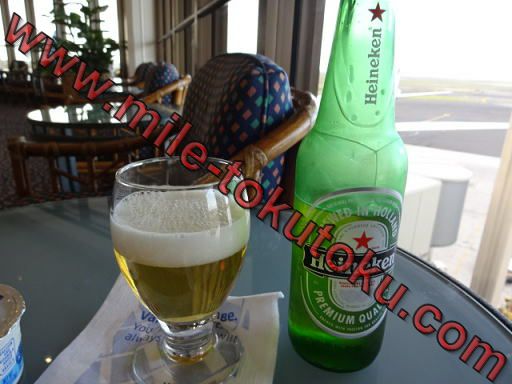 ホノルル空港 ユナイテッド航空ラウンジ ビール