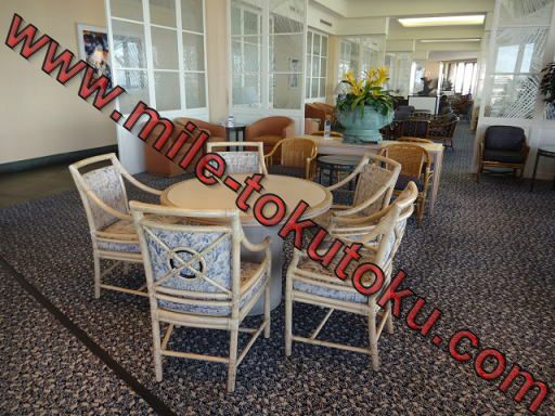 ホノルル空港 ユナイテッド航空ラウンジ テーブル席