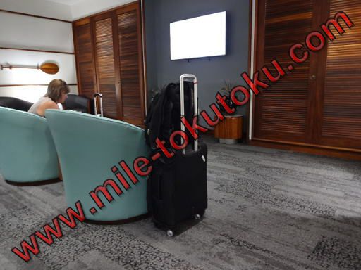 ホノルル空港 デルタ航空ラウンジ 荷物置き場はなし