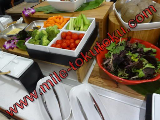 ホノルル空港 デルタ航空ラウンジ サラダバー