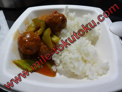 ホノルル空港 デルタ航空ラウンジ 肉団子の酢豚風