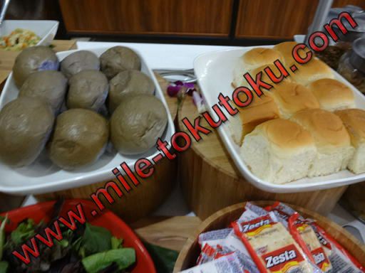 ホノルル空港 デルタ航空ラウンジ 2種類のパン