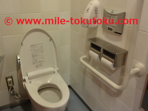函館空港 カードラウンジ 男子トイレ