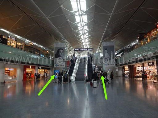 中部国際空港 プレミアムラウンジ・セントレア エスカレーターの裏