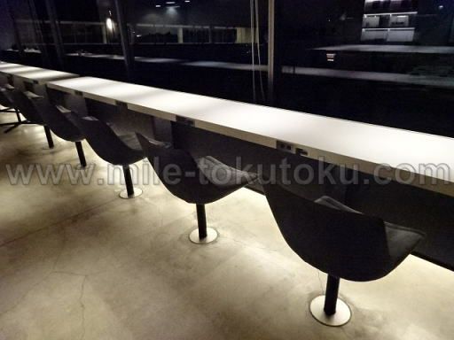 羽田空港 第1 POWER LOUNGE SOUTH カウンター席