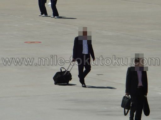 ANA プロペラ機 注意を無視する乗客