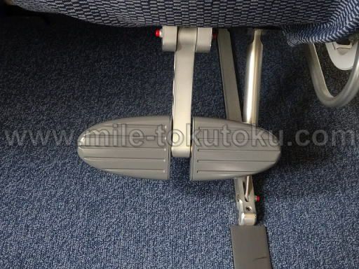 ANA国際線 プレミアムエコノミー フットレスト