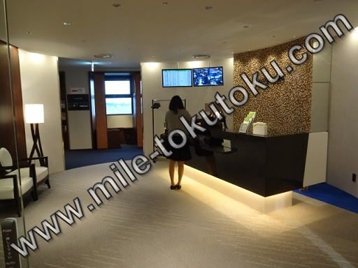 伊丹空港 ラウンジオーサカ 受付