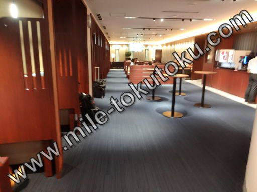 伊丹空港 ラウンジオーサカ 右側エリア全体