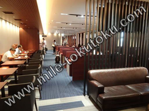 伊丹空港 ラウンジオーサカ 右側奥から中心部