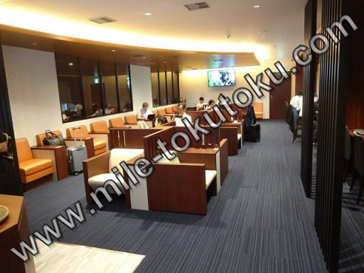 伊丹空港 ラウンジオーサカ 左エリア全体