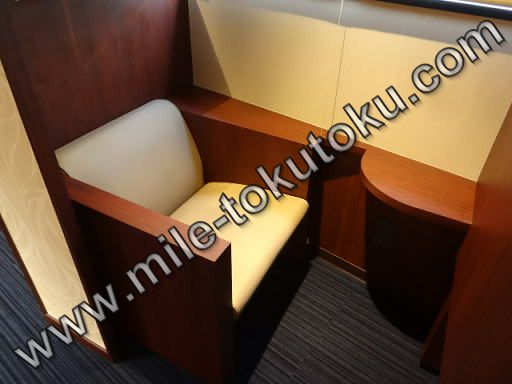 伊丹空港 ラウンジオーサカ 個室タイプの席