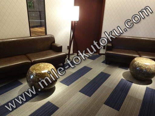 伊丹空港 ラウンジオーサカ 横になれるソファー