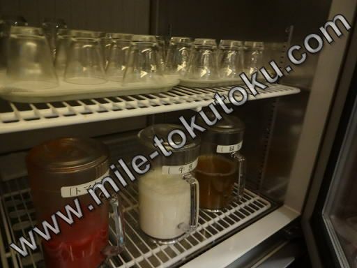 伊丹空港 ラウンジオーサカ 冷蔵庫の中の飲み物