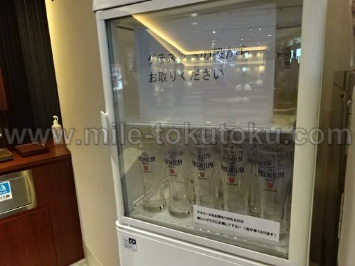 伊丹空港 ラウンジオーサカ 冷えたビールグラス