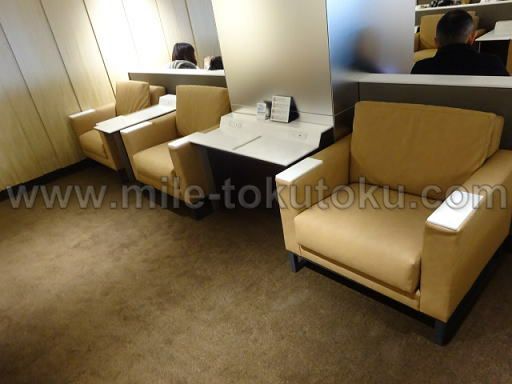 伊丹空港 ANAラウンジ ソファー