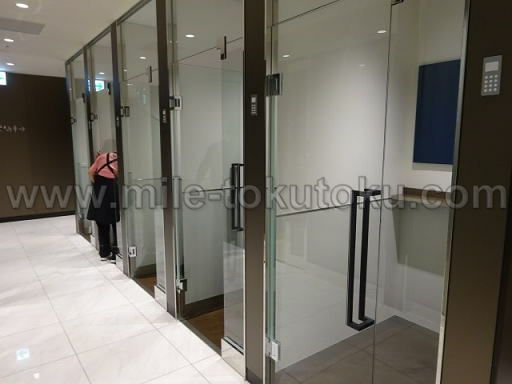 伊丹空港 ANAラウンジ 通話ブース