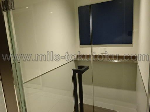 伊丹空港 ANAラウンジ 電話ボックス