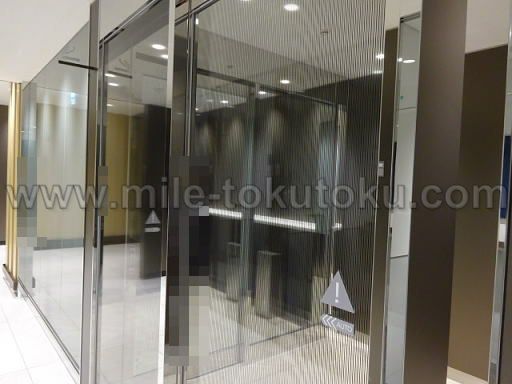 伊丹空港 ANAラウンジ 喫煙所