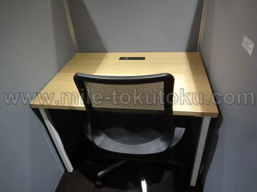 福岡空港 くつろぎのラウンジTIME ブース型ビジネスデスク