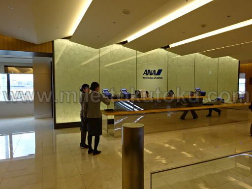 福岡空港 ANAラウンジ レセプション