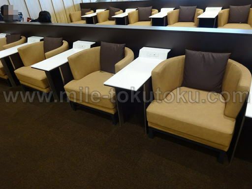 福岡空港 ANAラウンジ ソファー席