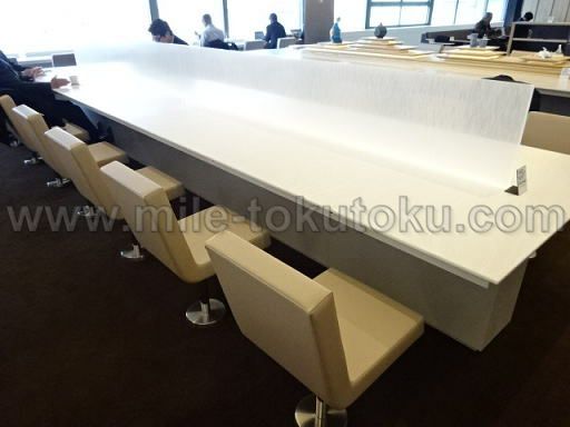 福岡空港 ANAラウンジ テーブル席