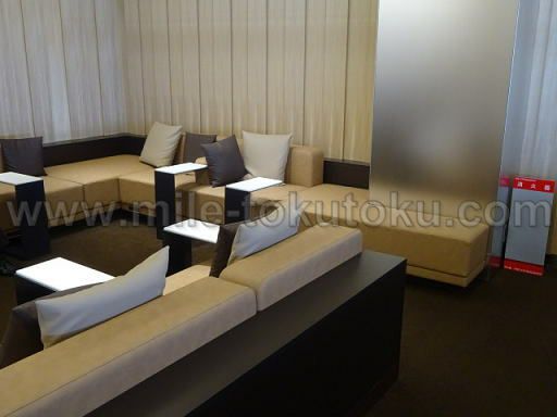 福岡空港 ANAラウンジ 横になれるシート