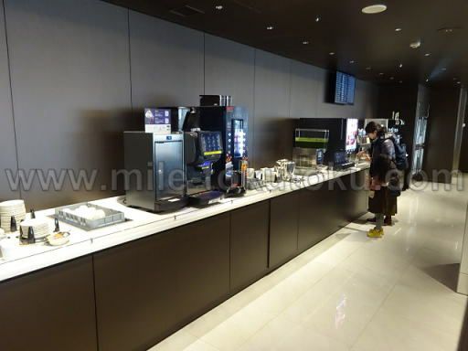 福岡空港 ANAラウンジ ドリンクコーナー