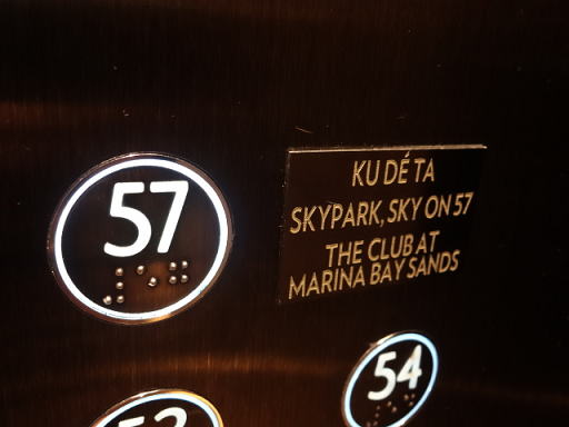 �}���[�i�x�C�T���Y �v�[�� �G���x�[�^�[��57�K��