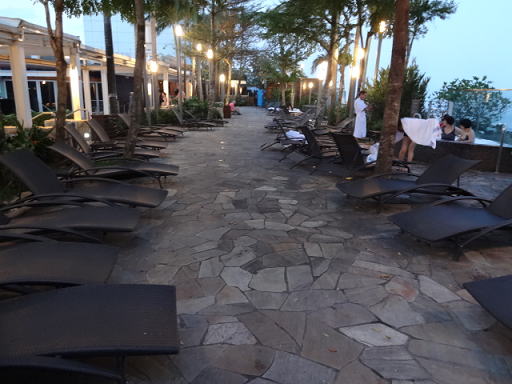 �}���[�i�x�C�T���Y �v�[�� ���͂����Ă���