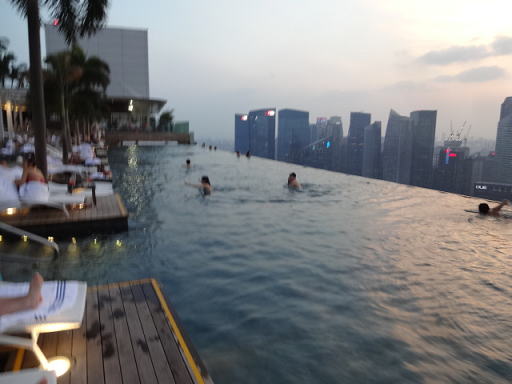 �}���[�i�x�C�T���Y �v�[�� ����