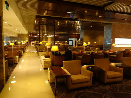 シンガポール空港 シルバークリスラウンジ 広い