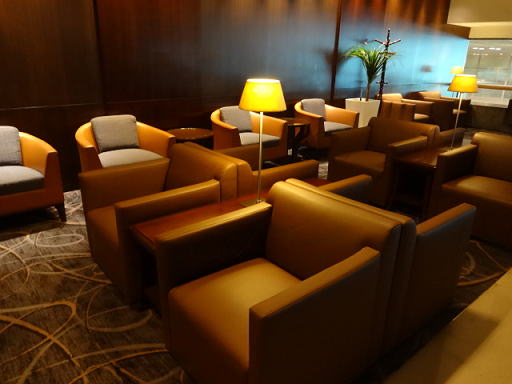 シンガポール空港 シルバークリスラウンジ ソファー