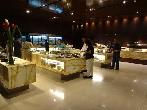 シンガポール空港 シルバークリスラウンジ 食事カウンター