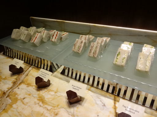 シンガポール空港 シルバークリスラウンジ サンドイッチ