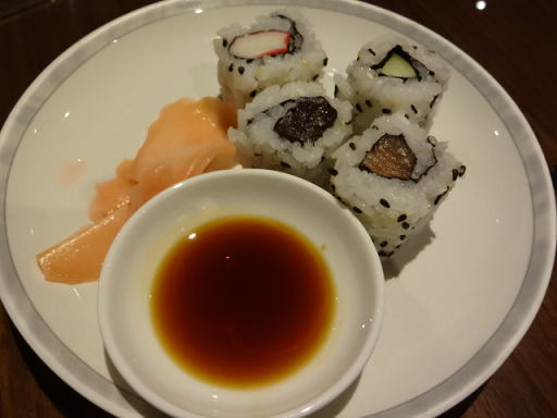 シンガポール空港 シルバークリスラウンジ のり巻き