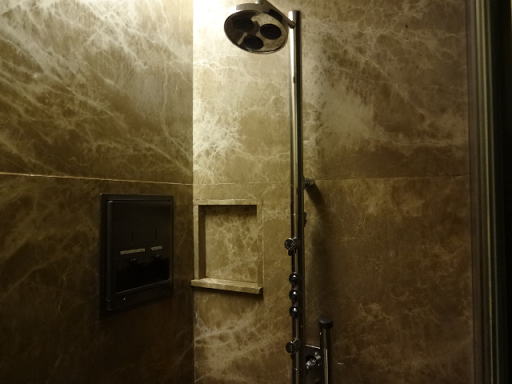 シンガポール空港 シルバークリスラウンジ シャワー