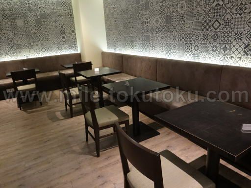 シンガポール空港 第1 dnataラウンジ テーブル席