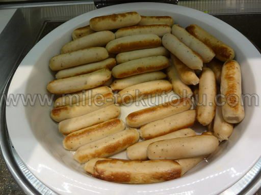 シンガポール空港 第1 dnataラウンジ ソーセージ