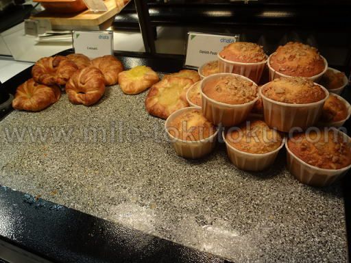 シンガポール空港 第1 dnataラウンジ マフィン