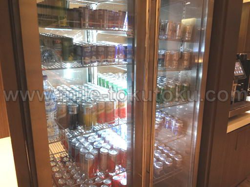 シンガポール空港 第1 dnataラウンジ ソフトドリンク