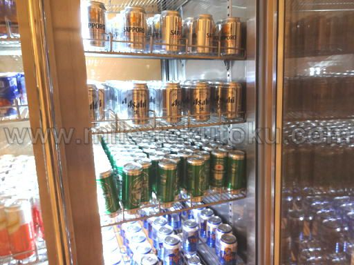 シンガポール空港 第1 dnataラウンジ 缶ビール