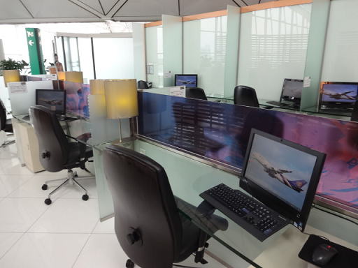 ���`��` �^�C�q�󃉃E���W �r�W�l�X�G���A�̃p�\�R��