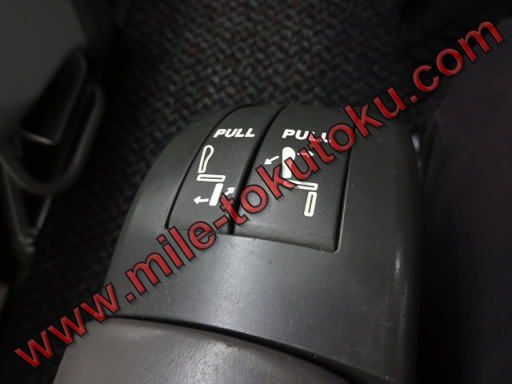 JAL国内線 クラスJ リクライニング用のボタン