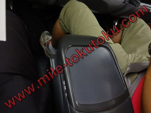 JAL国内線 クラスJ サイドテーブル