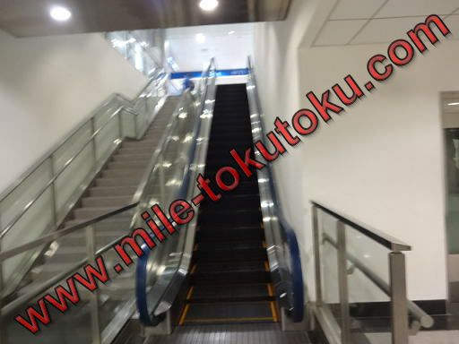 ホーチミン空港 乗り継ぎ エスカレーター