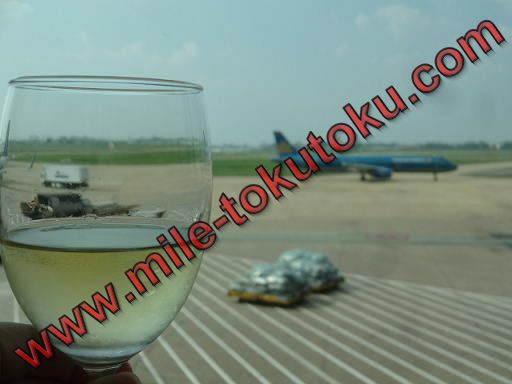 ホーチミン空港 ベトナム航空ラウンジ 白ワイン
